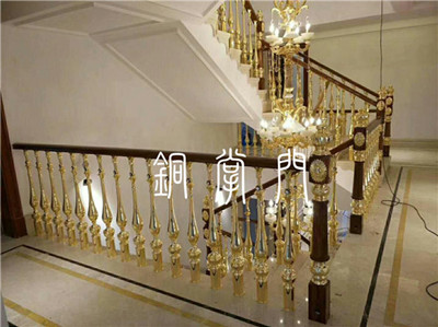 銅欄杆，第一眼便已經喜歡上了！